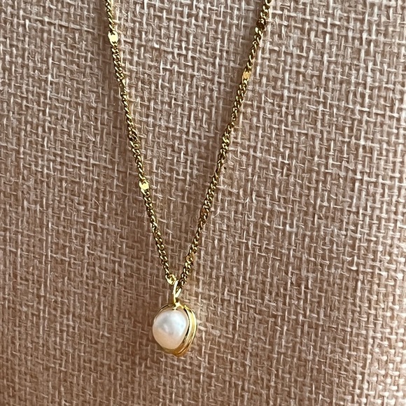 Genuine Freshwater White Pearl on 18K Gold Plated over stainless steel 18” Chain - Picture 5 of 9